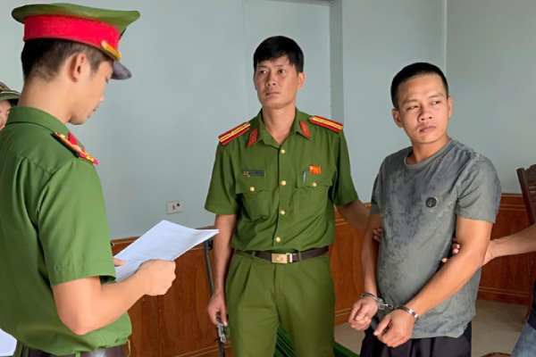 Bat giam doi tuong nhieu lan nguoc dai, hanh ha con o Bac Ninh hinh anh