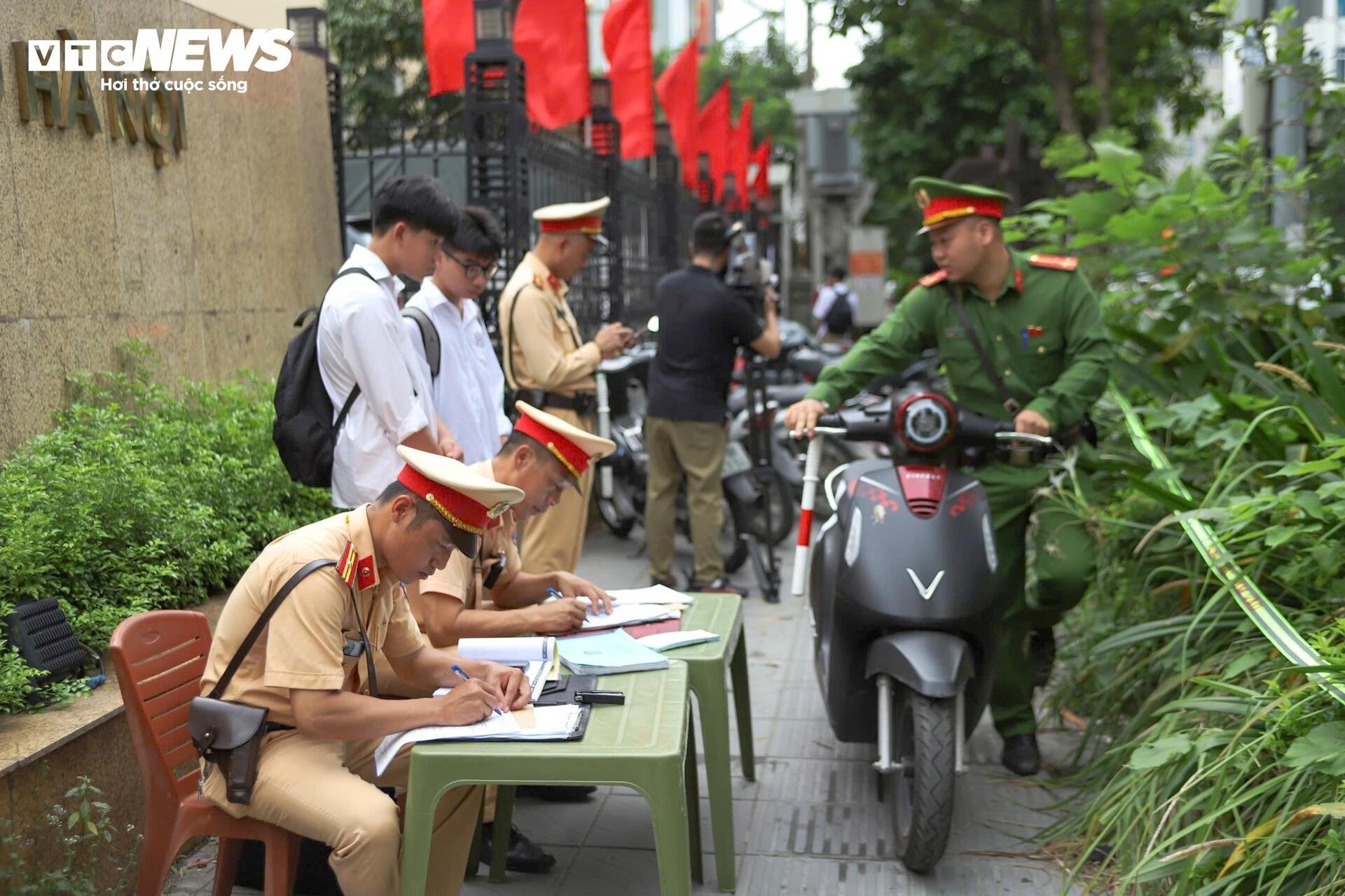 hoc sinh khong doi mu anh 1