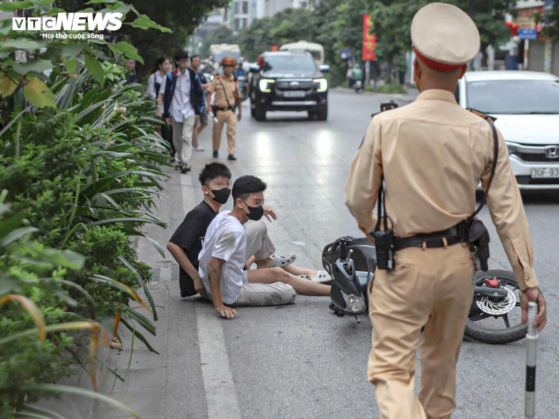 hoc sinh khong doi mu anh 4