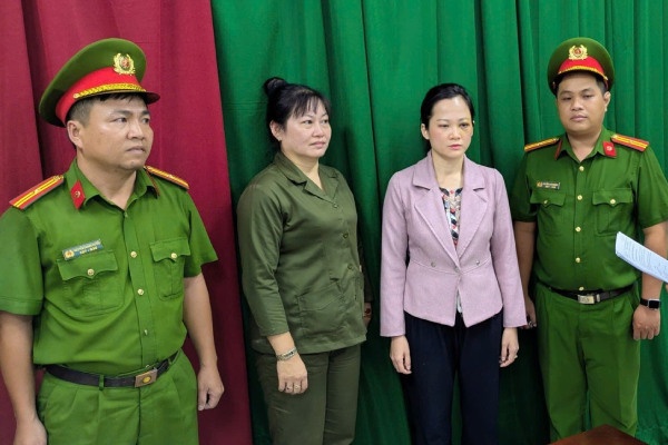 Tam giu hinh su chu co so nha khoa Tuyet Chinh hanh hung khach hang hinh anh