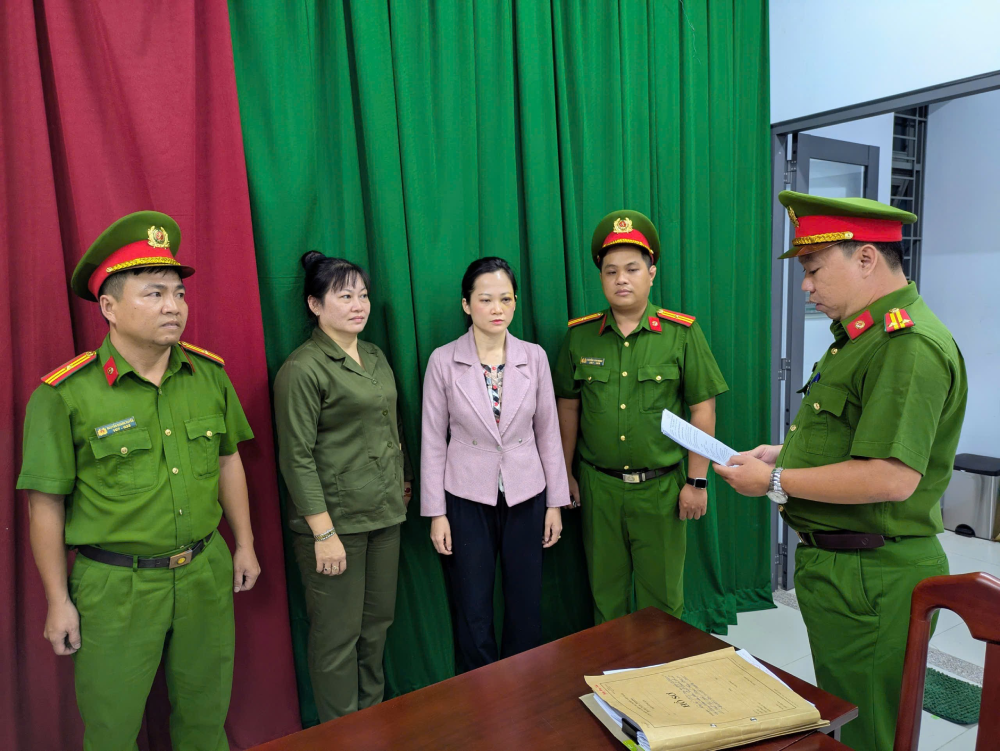 hanh hung khach hang anh 1