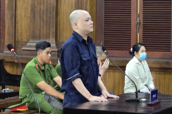 Lua 7 ty tien 'chay an', ca si Quoc Khang vung tay tieu xai va tra no hinh anh