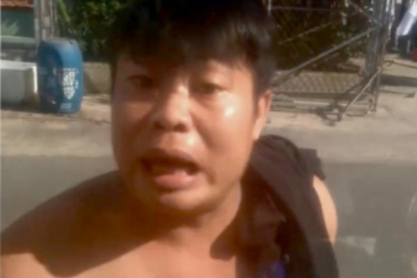 Truy xet nguoi dan ong cam hung khi dap pha xe tai hinh anh