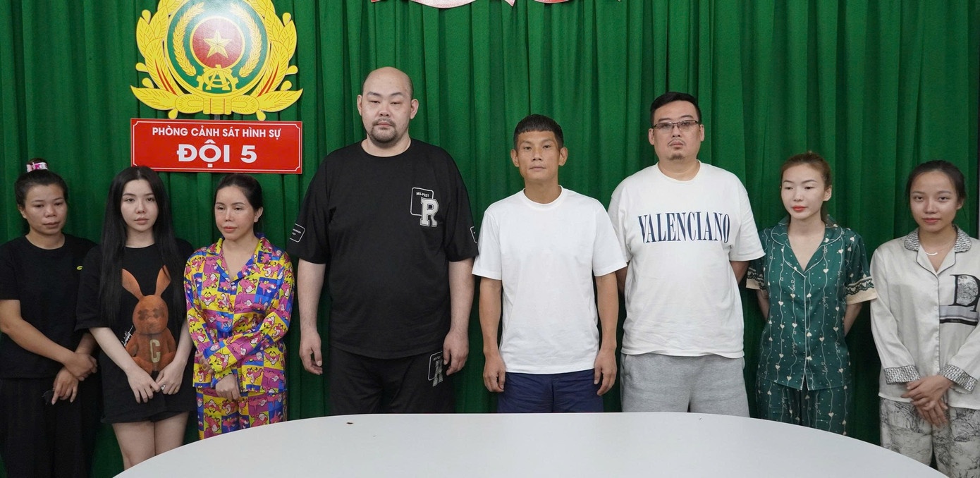 KTV Richy 7,  Nha hang Richy 7,  Chu KTV Richy 7,  Nhan vien Richy 7 anh 2