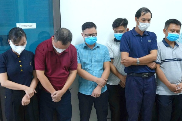 Khoi to 34 doi tuong lap khong ho so, gian lan trong dau thau xay dung hinh anh