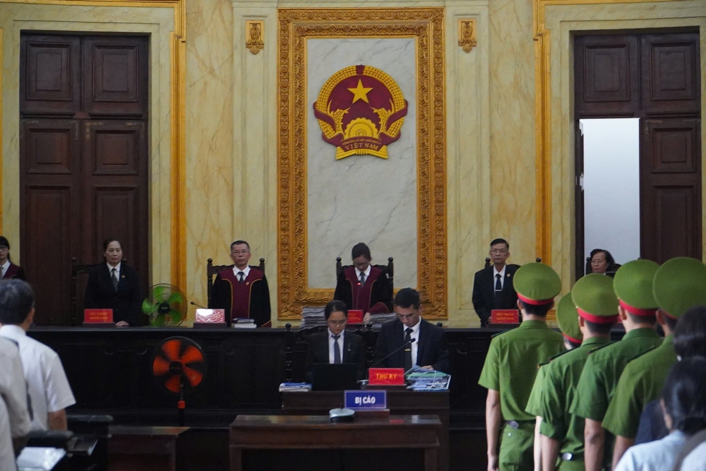cuu Giam doc SJC,  Le Thuy Hang anh 1