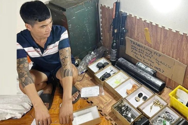 Hanh trinh triet pha duong day san xuat, buon ban vu khi hinh anh