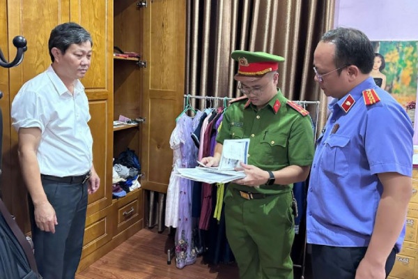 Bat tam giam 2 lanh dao nganh duong sat chiem doat tren 400 trieu dong hinh anh