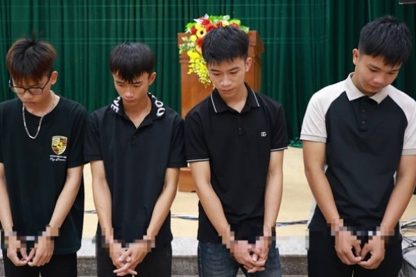 Mau thuan tai quan nhau, nhom thanh nien danh nguoi trong thuong hinh anh