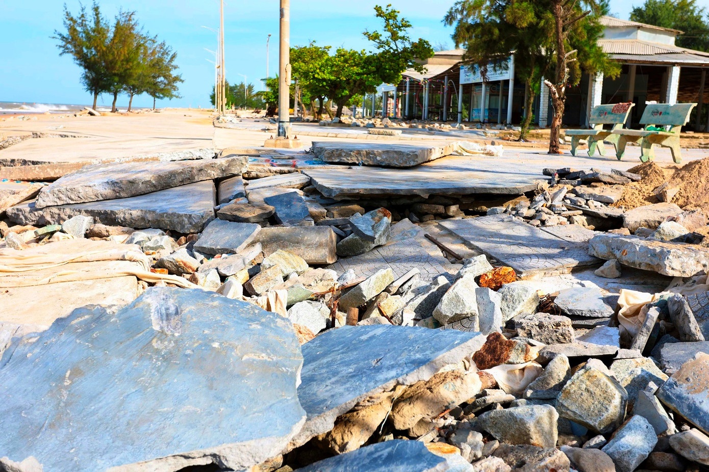Bai bien Hue bao Bualoi anh 6