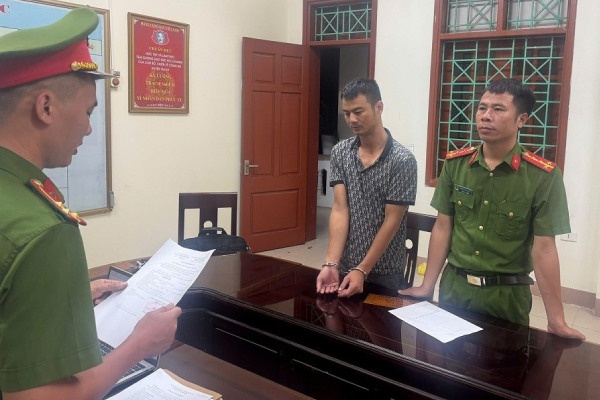 Tam giu doi tuong bat tai xe quy goi roi dung that lung danh toi tap hinh anh