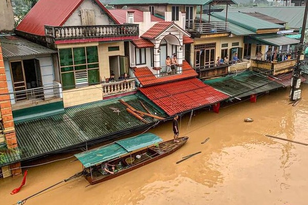 Bao Bualoi can quet, thiet hai hon 12.000 ty dong hinh anh