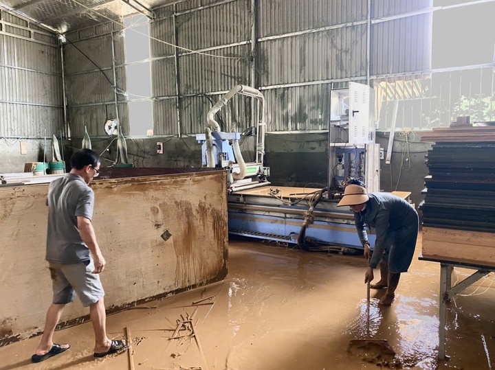 Tien ty troi theo nuoc lu, nhieu ho gia dinh o Thanh Hoa khoc rong hinh anh