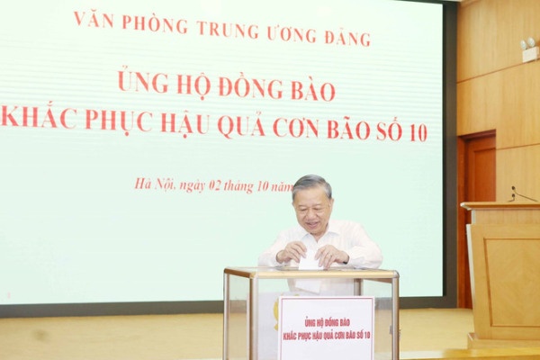Van phong Trung uong ung ho dong bao khac phuc hau qua con bao so 10 hinh anh