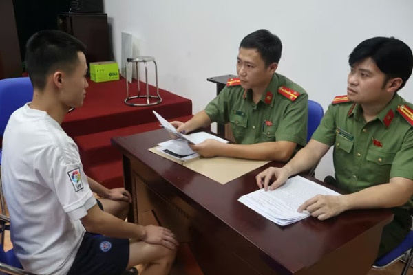 Nhap canh trai phep,  Vy House Hotel,  KS Vy House Hotel,  Chu Vy House Hotel,  NV Vy House Hotel anh 2
