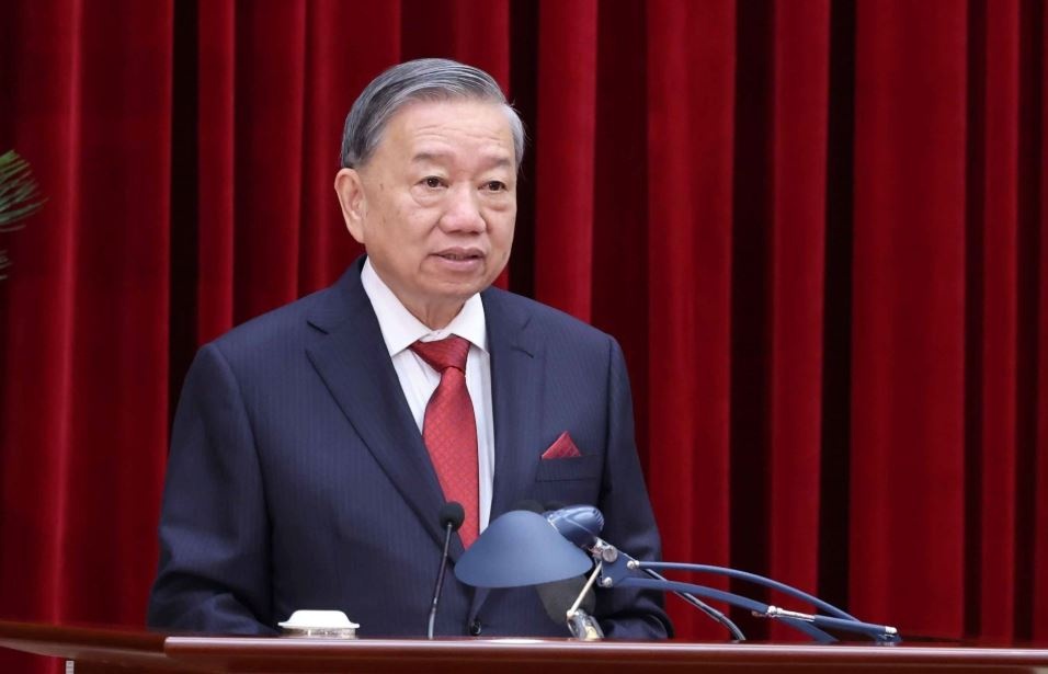 Phat bieu khai mac cua Tong Bi thu tai Hoi nghi Trung uong 13 hinh anh