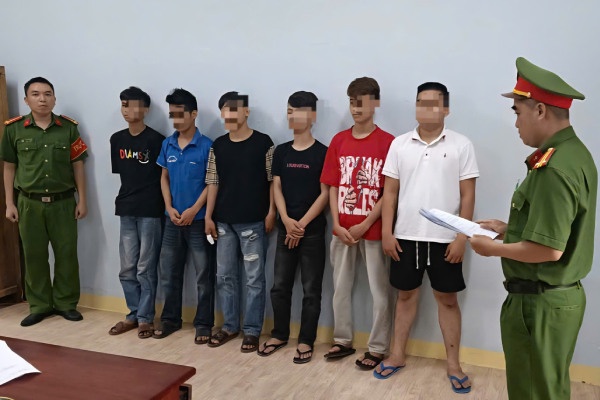 Tam giam 6 doi tuong vo co tan cong nguoi di duong o Da Nang hinh anh