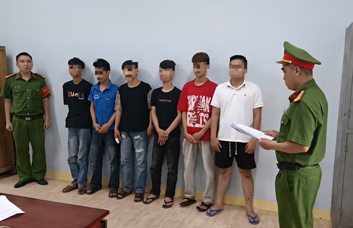 tấn công,  người đi đường,  Đà Nẵng ảnh 1 tan cong,  nguoi di duong,  Da Nang anh 1