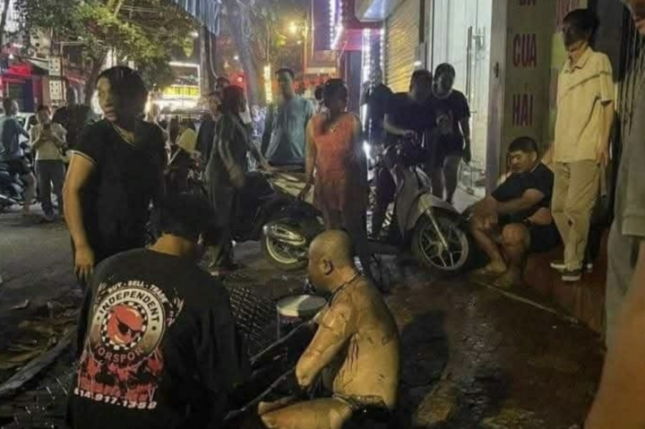 Chu quan khoa trai cua, tat xang cham lua dot khien 3 nguoi bi thuong hinh anh