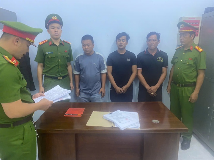 Chan danh nhau,  un tac giao thong anh 1