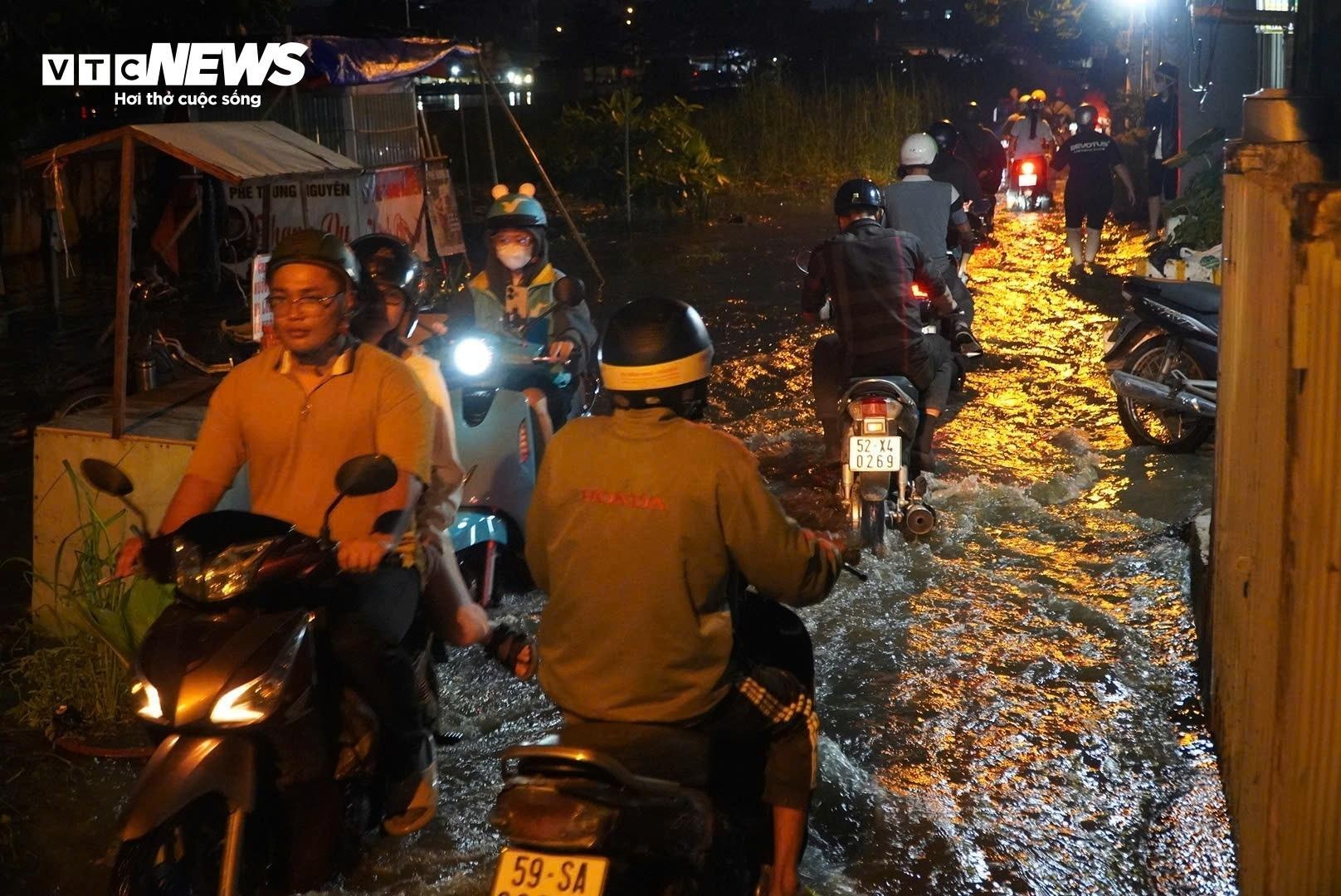 Trieu cuong ngap TP.HCM anh 2