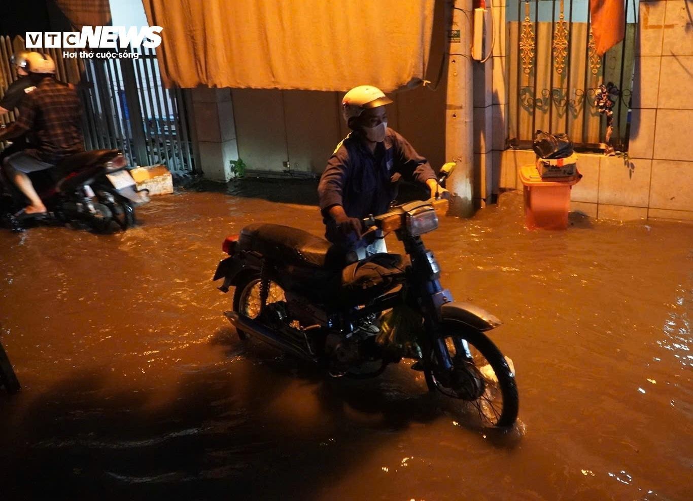 Trieu cuong ngap TP.HCM anh 3