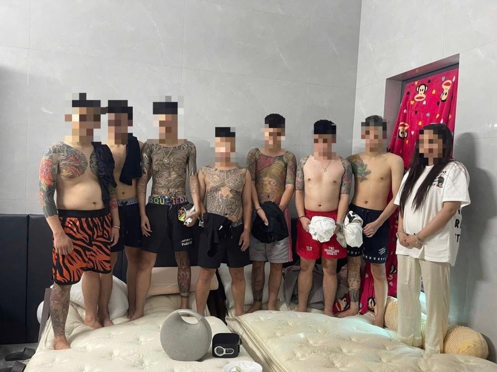 Dang dung 'tiec ma tuy', nhom dan choi bi bat giu hinh anh