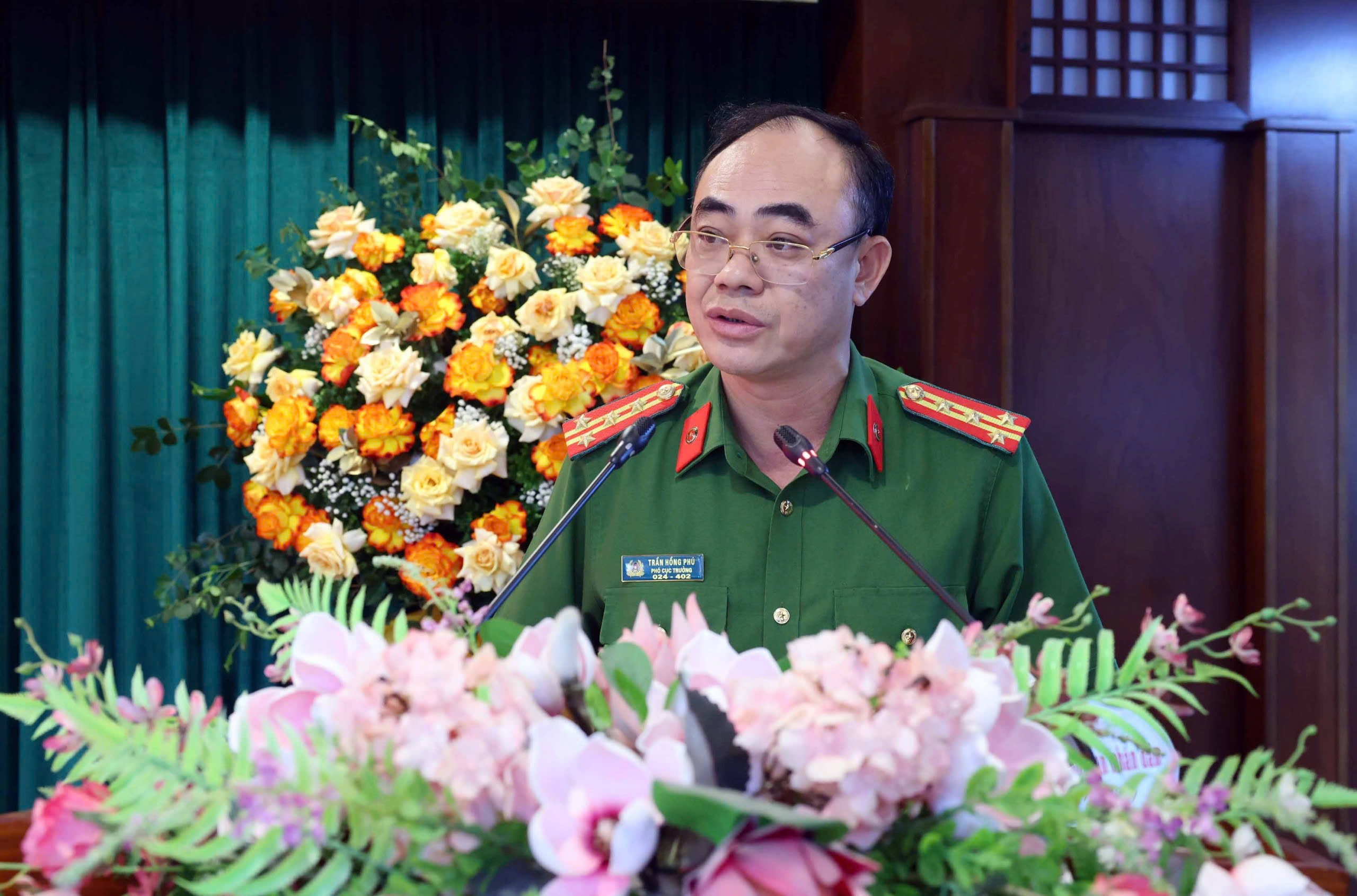 Chung tay ho tro,  Dong bao bao lu anh 1