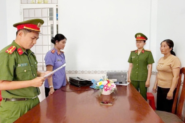 'Cuom' tren 2 ty dong, mot chu hui o Ca Mau bi bat hinh anh