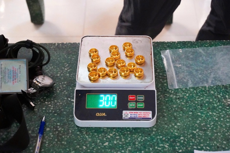 van chuyen trai phep,  vang vao Viet Nam anh 1