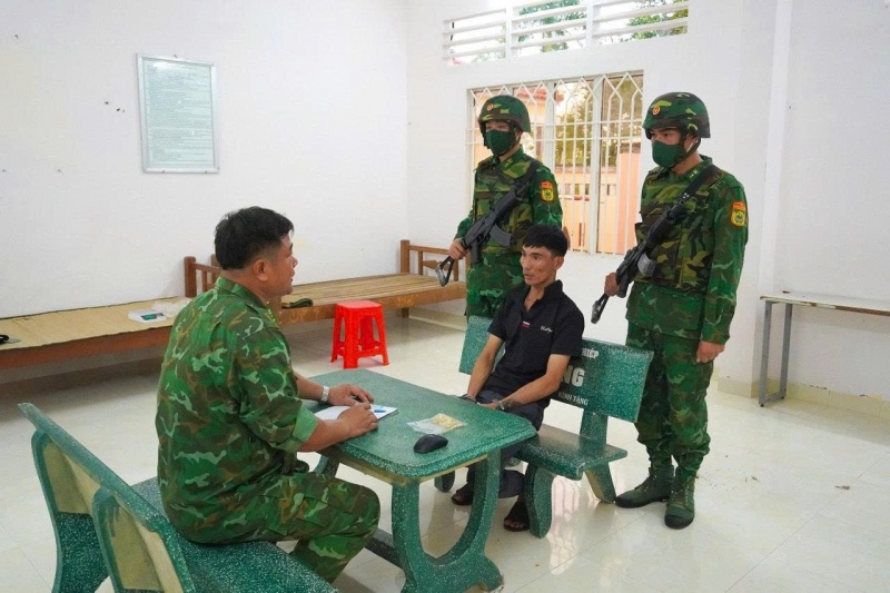 van chuyen trai phep,  vang vao Viet Nam anh 2