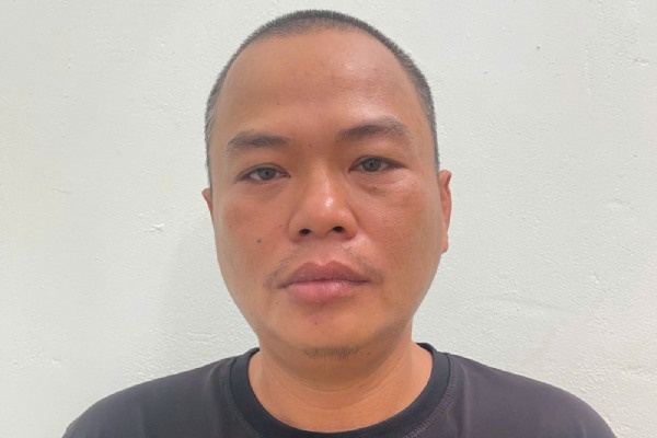 Khoi to tai xe xe dau keo can chet nguoi van tiep tuc hanh trinh hinh anh