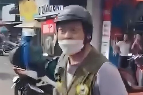 Danh tinh nguoi dan ong de doa 'May biet tao la ai khong?' hinh anh