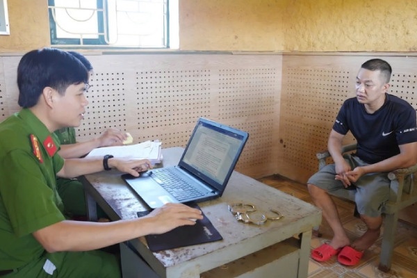 Thue oto tu lai, lam gia giay to roi mang di cam co hinh anh