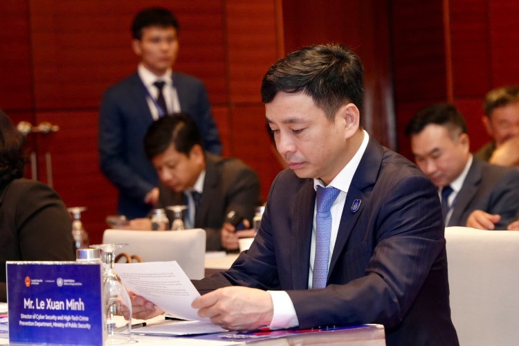 Khong Mot Minh anh 2
