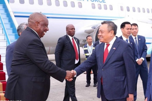 Tong thong Nam Phi toi Ha Noi, bat dau tham chinh thuc Viet Nam hinh anh
