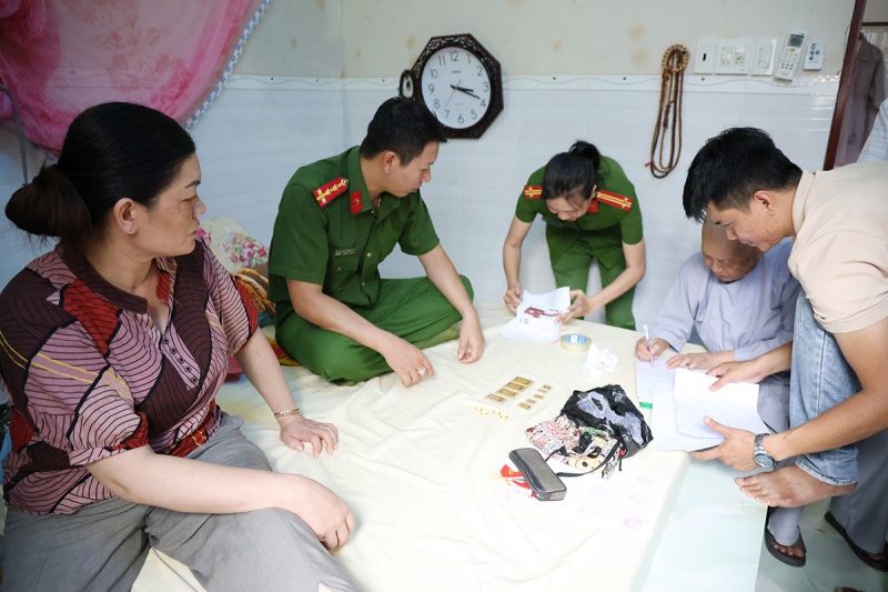 Cháu dâu trộm tiền ảnh 2 Chau dau trom tien anh 2