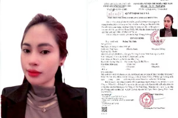 Nguoi phu nu lam gia ho so giao vien de vay tien hinh anh