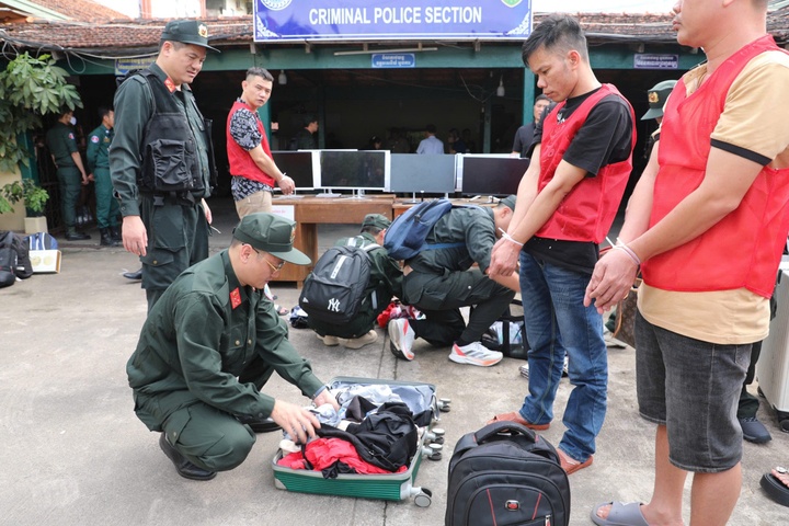 Đường dây lừa đảo,  hơn 300 tỷ ảnh 1 Duong day lua dao,  hon 300 ty anh 1