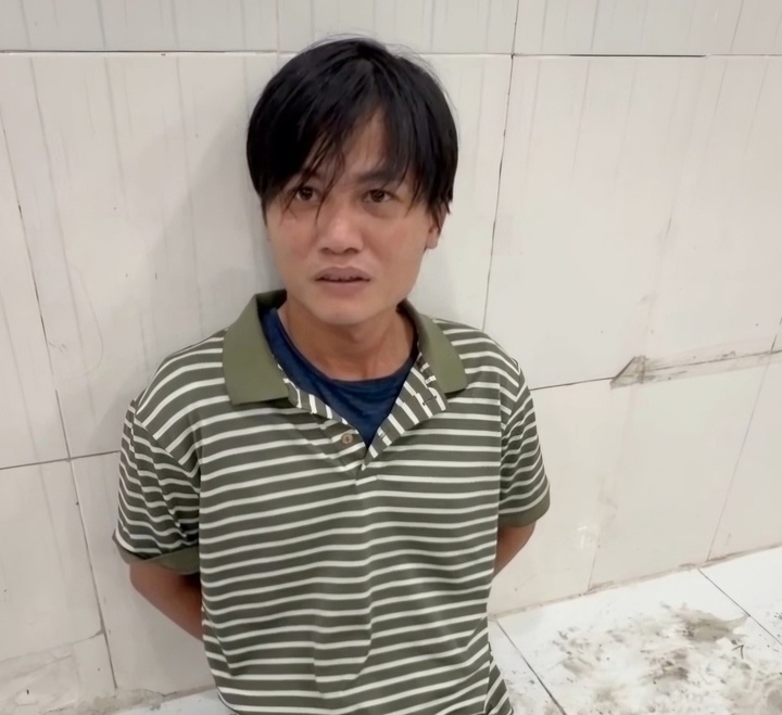 Dùng súng nhựa,  Cướp 100 triệu ảnh 1 Dung sung nhua,  Cuop 100 trieu anh 1