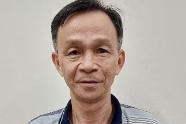 Nguoi dan ong ra dau thu sau 35 nam tron truy na hinh anh