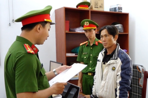 Bat nguoi dan ong chem doi thu thuong tat 51% hinh anh