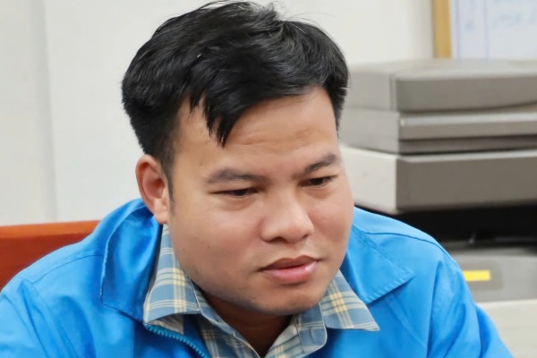 Nam giao vien lam gia van ban cua tinh de tao uy tin voi cap tren hinh anh