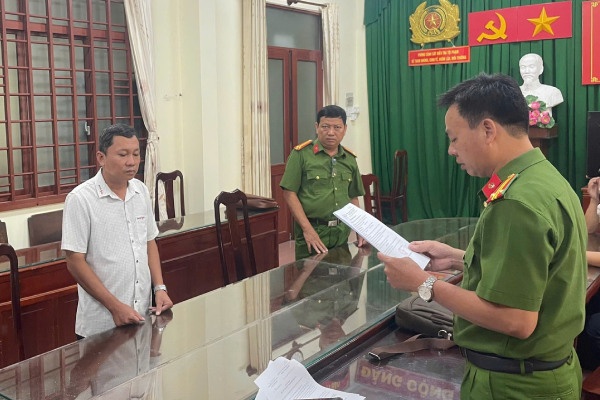 Giam doc tu y phan lo, xay nha roi lua ban cho nhieu nguoi hinh anh