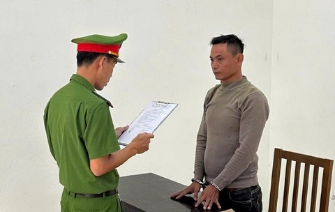 Bat doi tuong dung anh 'nong' de doa, tong tien nguoi tinh 100 trieu hinh anh