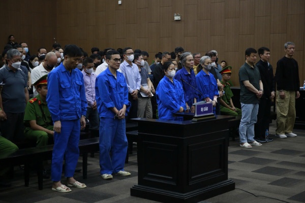 Loat giam doc doanh nghiep hau toa vi danh bac tai khach san Pullman hinh anh