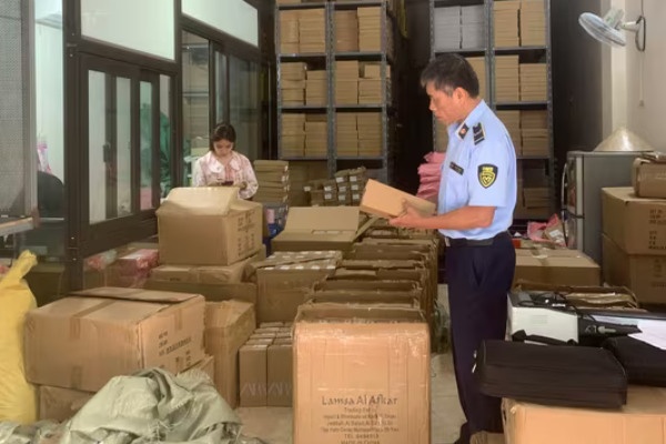 7.500 đôi giày,  dép nghi giả mạo,  thương hiệu ZARA ảnh 1 7.500 doi giay,  dep nghi gia mao,  thuong hieu ZARA anh 1