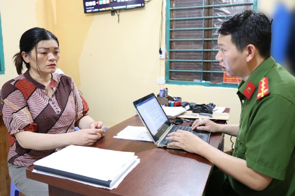 Chau dau trom tien, vang cua co chong tri gia hang ty dong hinh anh