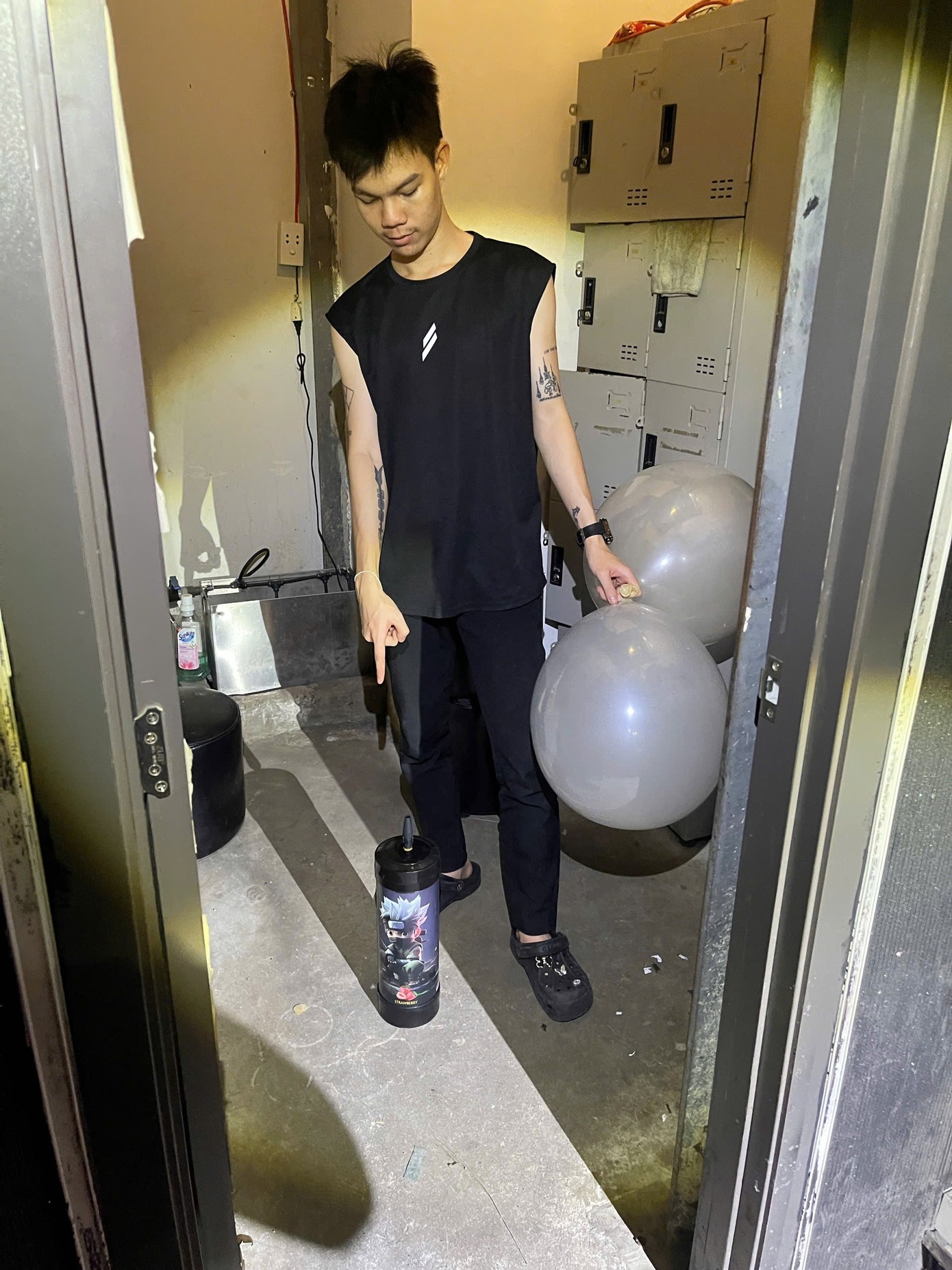 Nghìn quả bóng cười,  quán bar Lava ảnh 2 Nghin qua bong cuoi,  quan bar Lava anh 2