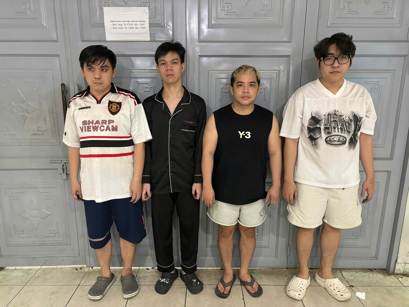 Bat nhom dieu hanh quan bar, mua ban hang chuc nghin qua 'bong cuoi' hinh anh